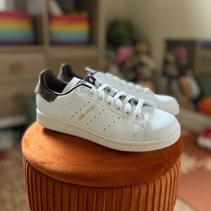 Adidas Stan Smith Fuzzy Back Sneakers
